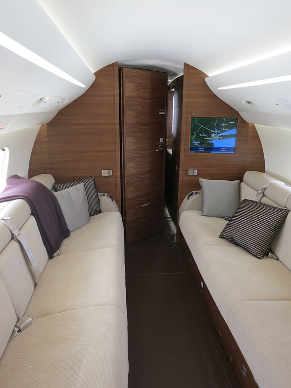 576px interior of dassault falcon 7x aft cabin and bedroom