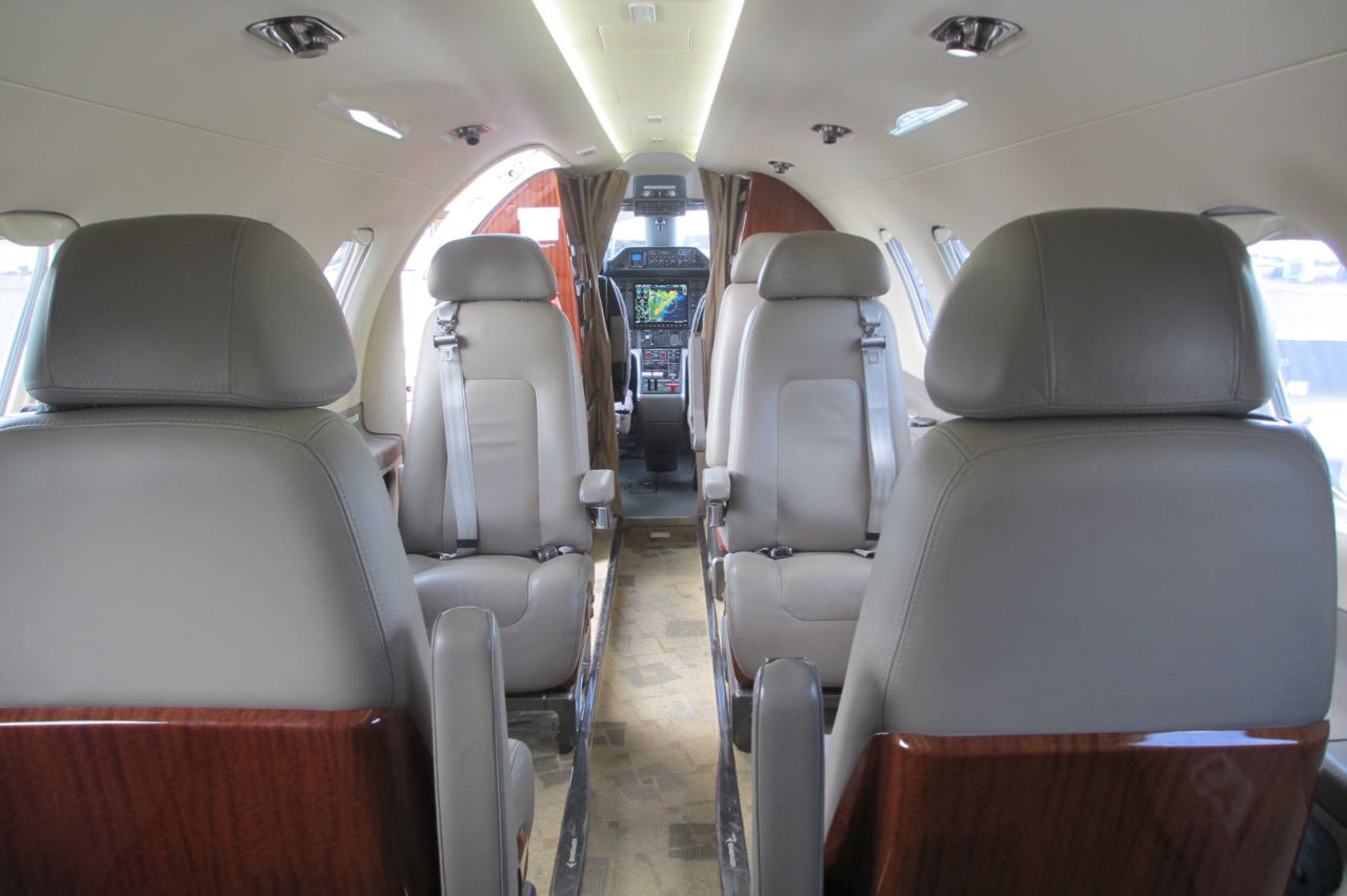 Embraer emb 505 phenom 300 cabin forward view