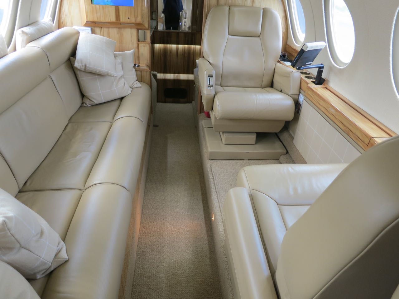 Dassault falcon 50 interior  1 