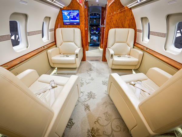 Bed based challenger 605 charter jet 0002 edited front club